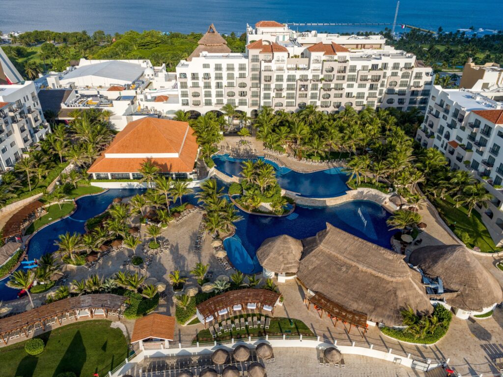 BEST All Inclusive Resorts in Cancun for FAMILIES